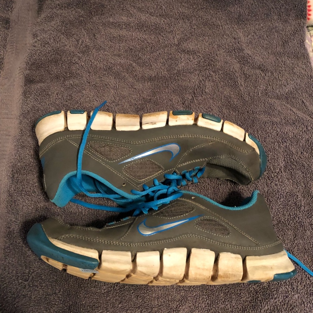 Nike's - Picture 3 of 6